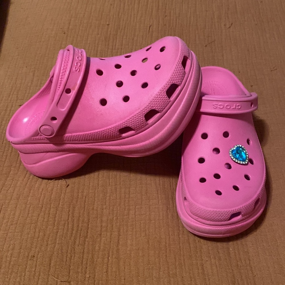 Hot pink women’s platform crocs size 6 with jewel 💎